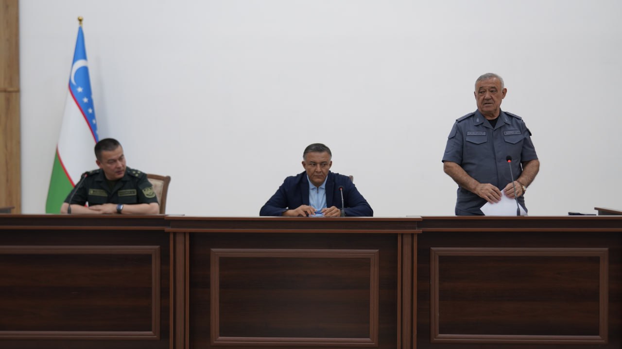 Жиззах шаҳрида қарор ижросини таъминлашга қаратилган йиғилиш ўтказилди   